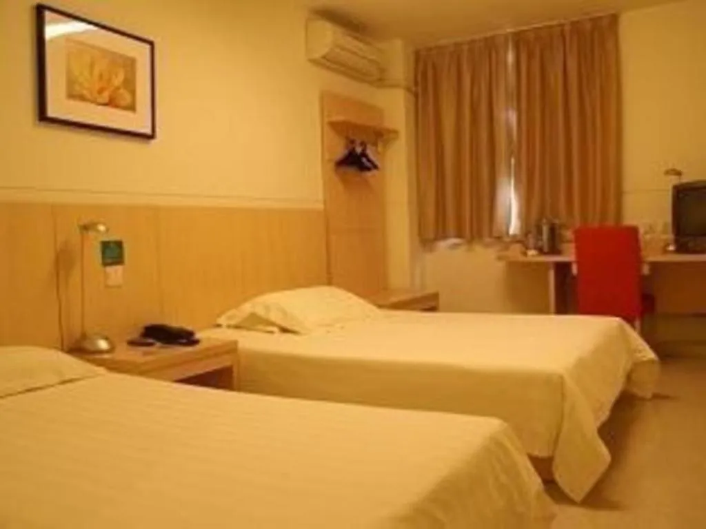 Bed in Jinjiang Inn Guangzhou Liwan Caihongqiao Metro Station