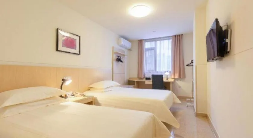 Bed in Jinjiang Inn Guangzhou Liwan Caihongqiao Metro Station