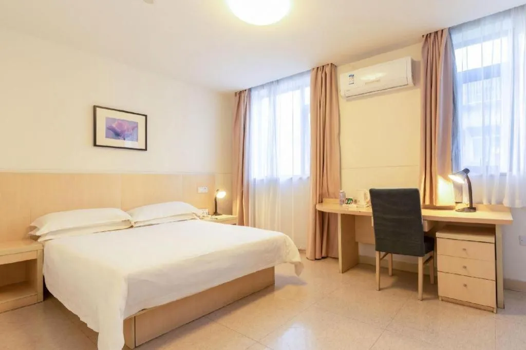 Bed in Jinjiang Inn Guangzhou Liwan Caihongqiao Metro Station