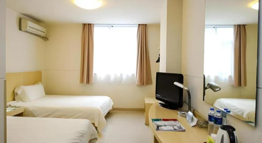 Bed in Jinjiang Inn Guangzhou Liwan Caihongqiao Metro Station