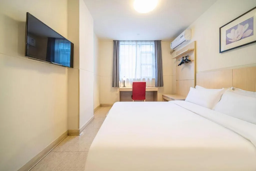 Bed in Jinjiang Inn Guangzhou Liwan Caihongqiao Metro Station