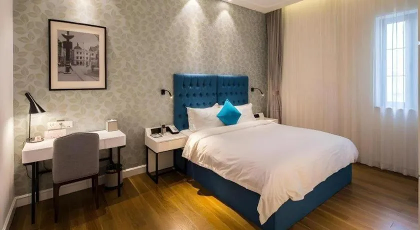 Bed in Shanghai Jinchen Hotel