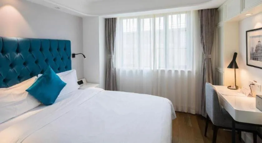 Bed in Shanghai Jinchen Hotel