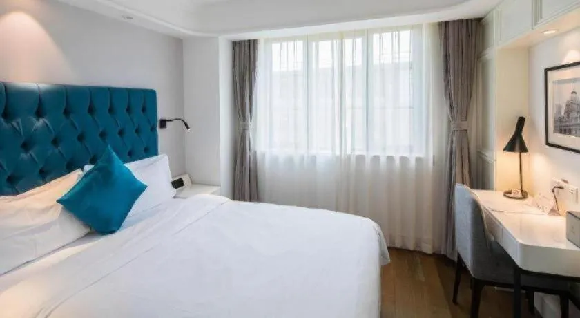 Bed in Shanghai Jinchen Hotel