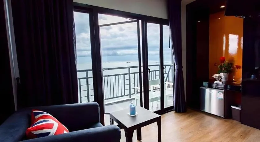 The Loft Seaside Sriracha Hotel