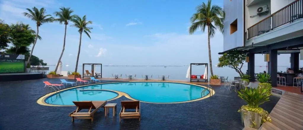 The Loft Seaside Sriracha Hotel