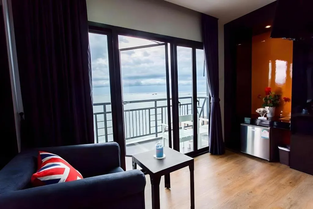 The Loft Seaside Sriracha Hotel