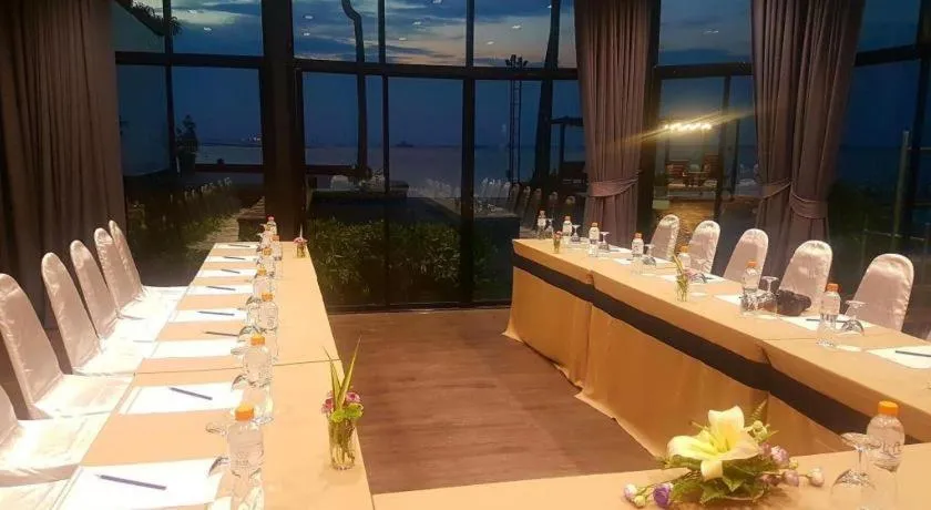 The Loft Seaside Sriracha Hotel