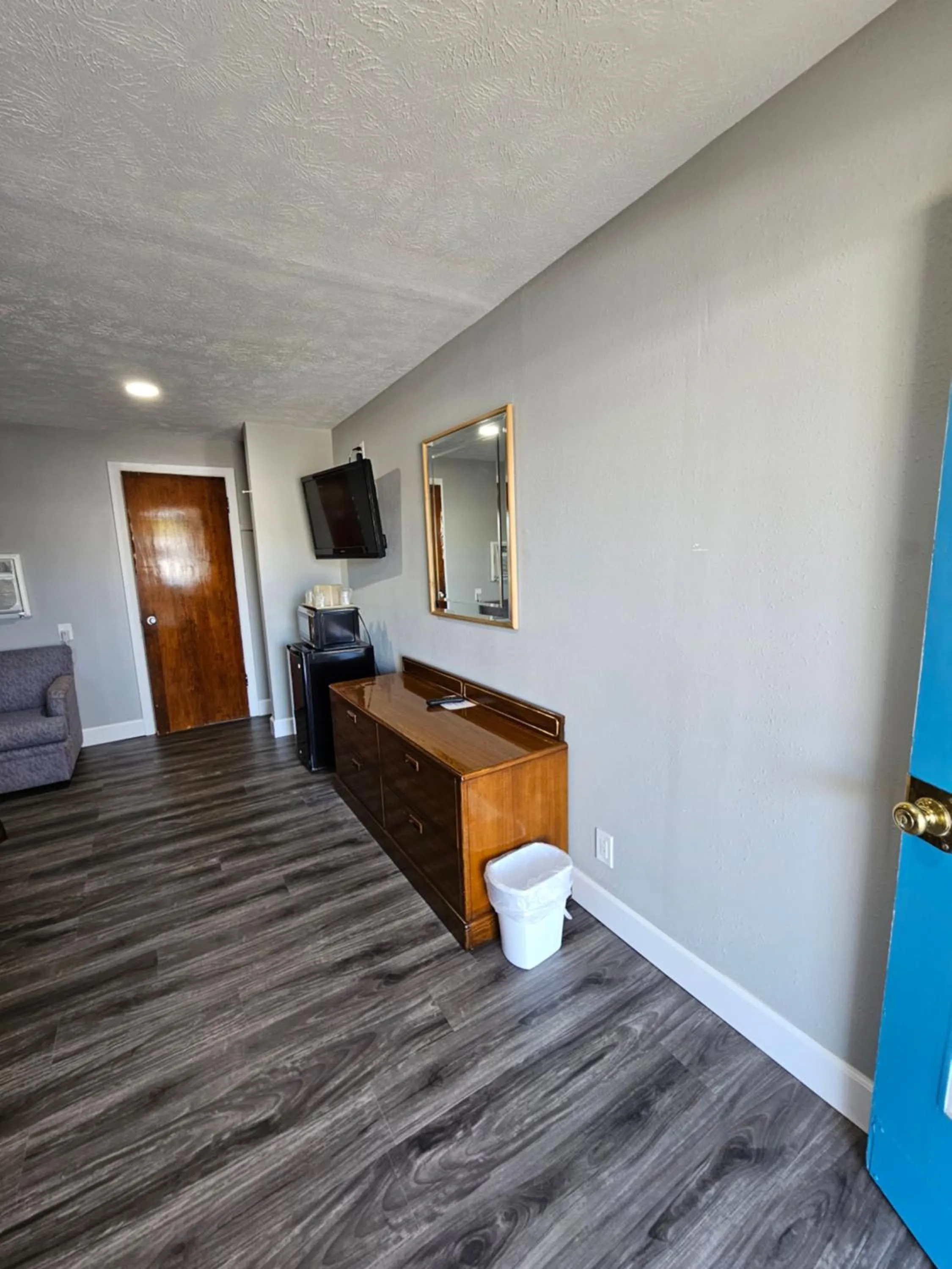 TV and multimedia in Royal Inn Motel