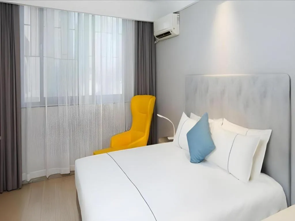 Bed in Magnotel Hotel Shanghai Jinjiang Park Branch