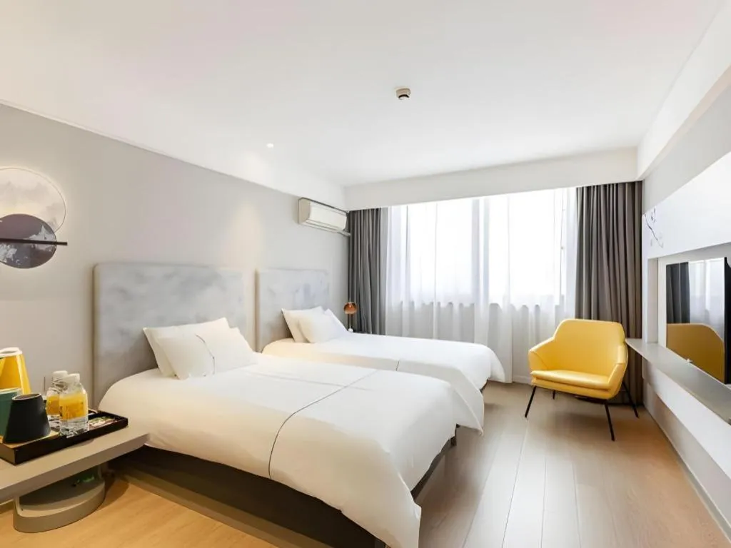 Bed in Magnotel Hotel Shanghai Jinjiang Park Branch