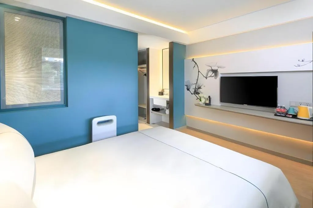 Bed in Magnotel Hotel Shanghai Jinjiang Park Branch