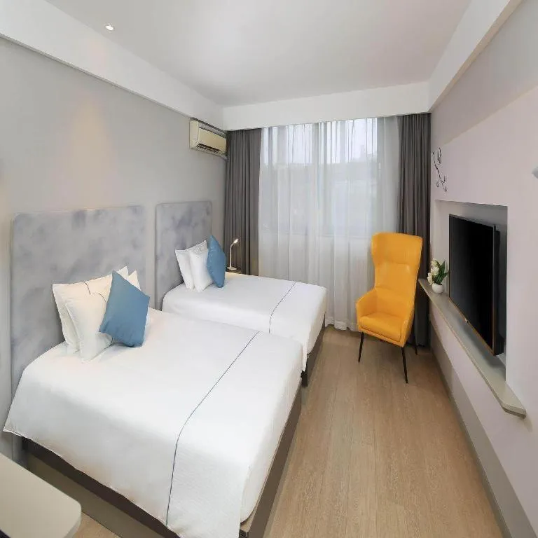 Bed in Magnotel Hotel Shanghai Jinjiang Park Branch