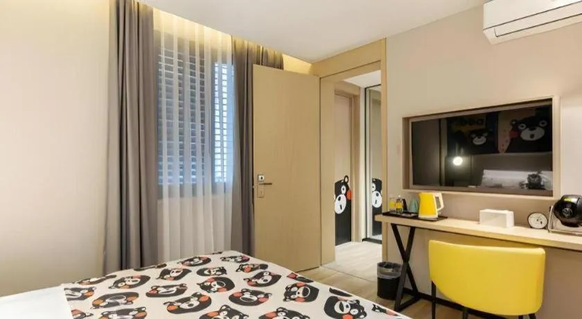 Bed in Magnotel Hotel Shanghai Jinjiang Park Branch