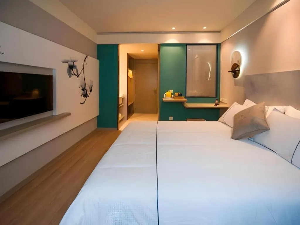 Bed in Magnotel Hotel Shanghai Jinjiang Park Branch