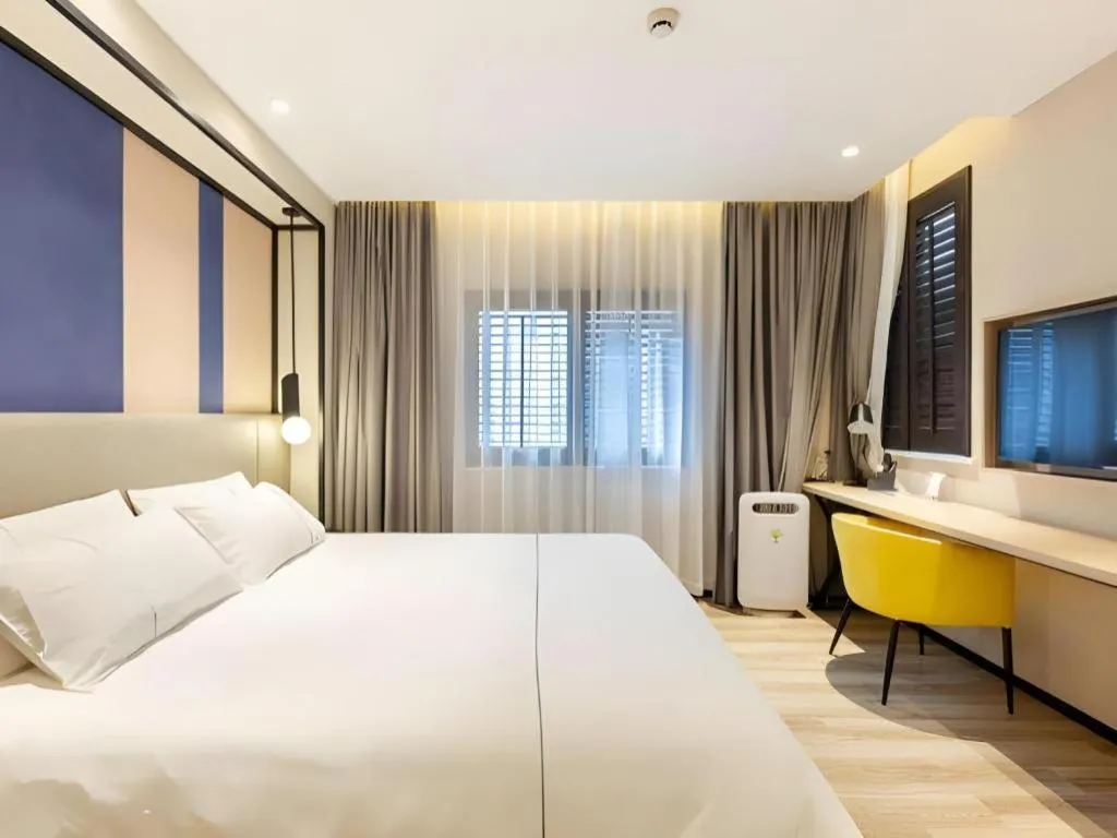 Bed in Magnotel Hotel Shanghai Jinjiang Park Branch