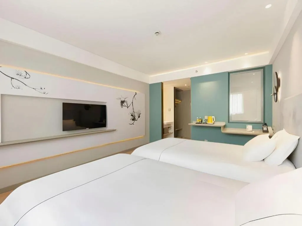 Bed in Magnotel Hotel Shanghai Jinjiang Park Branch