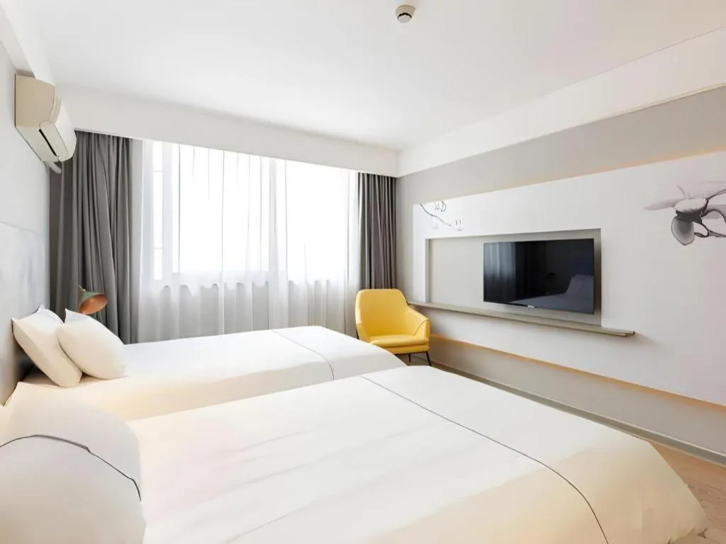 Bed in Magnotel Hotel Shanghai Jinjiang Park Branch