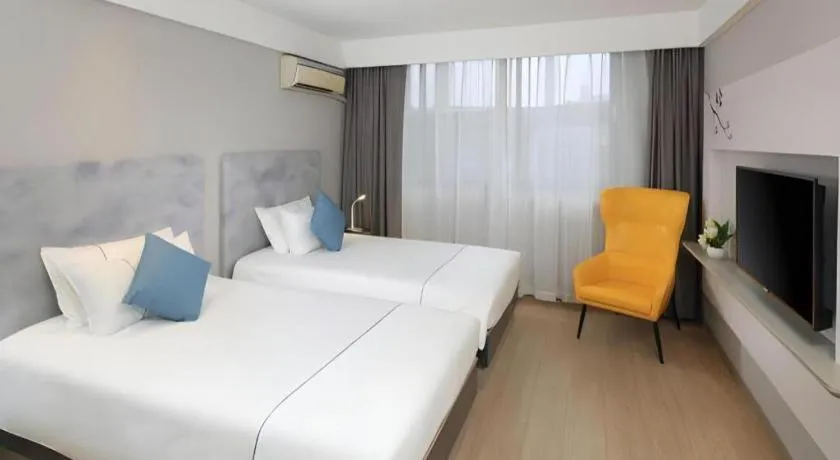Bed in Magnotel Hotel Shanghai Jinjiang Park Branch