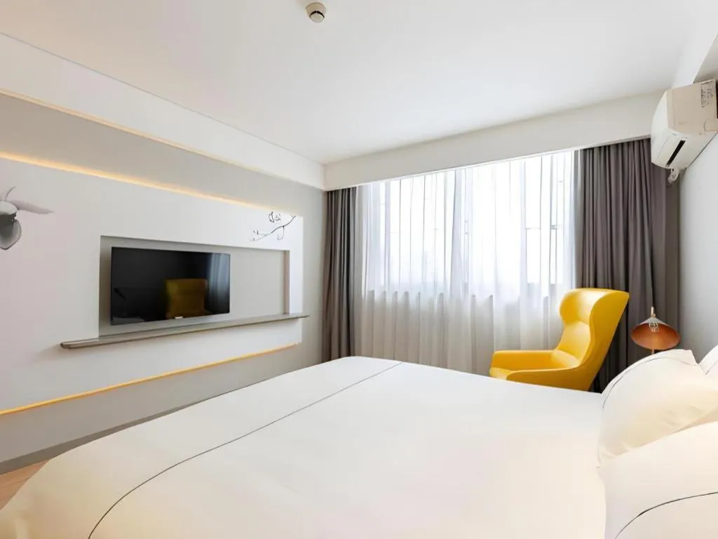 Bed in Magnotel Hotel Shanghai Jinjiang Park Branch