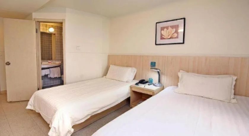 Bed in Jinjiang Inn Shanghai Tongji University
