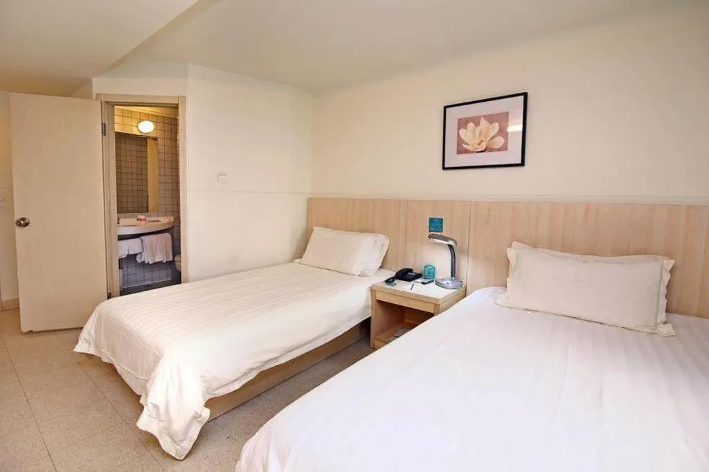 Bed in Jinjiang Inn Shanghai Tongji University