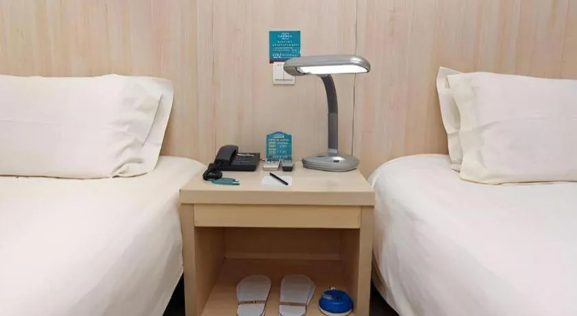 Bed in Jinjiang Inn Shanghai Tongji University