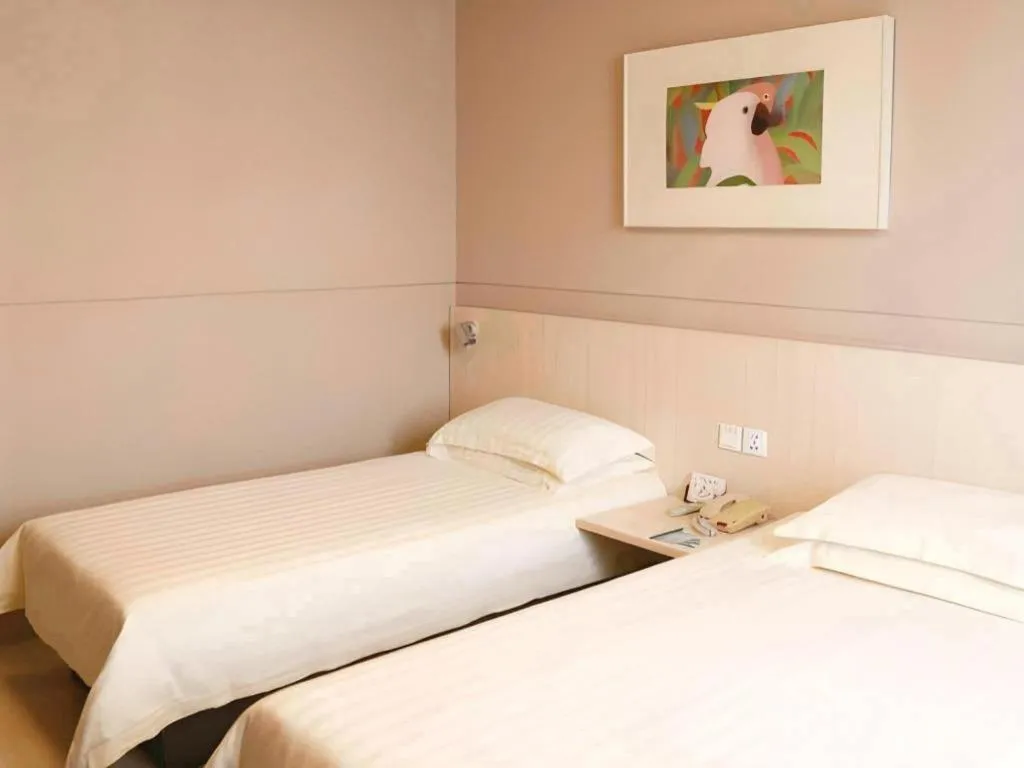 Bed in Jinjiang Inn Yueyang Railway Station