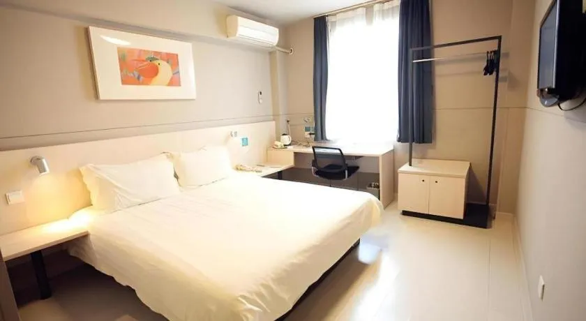 Bed in Jinjiang Inn Yueyang Railway Station