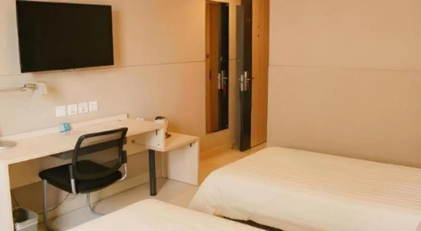 Bed in Jinjiang Inn Yueyang Railway Station