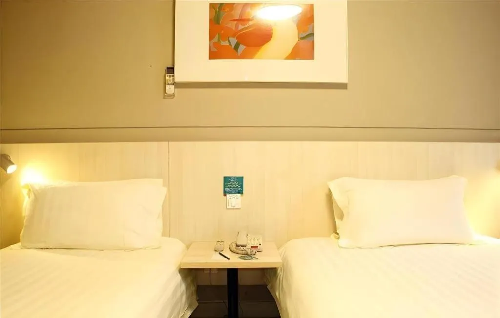 Bed in Jinjiang Inn Yueyang Railway Station