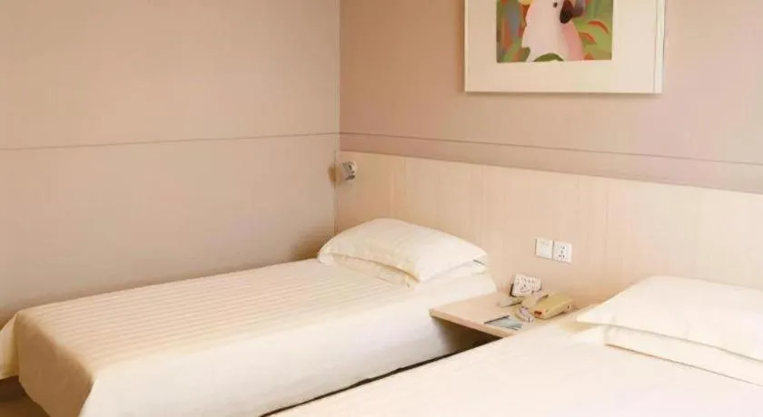 Bed in Jinjiang Inn Yueyang Railway Station