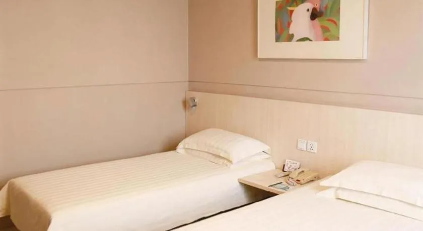 Bed in Jinjiang Inn Yueyang Railway Station