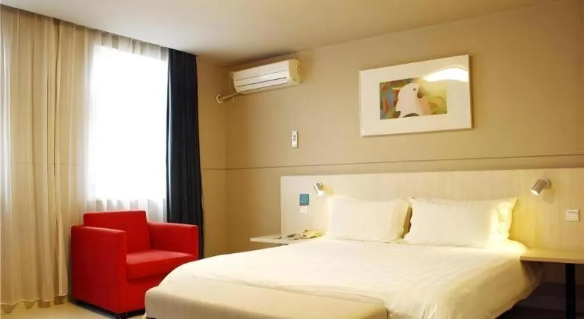 Bed in Jinjiang Inn Yueyang Railway Station