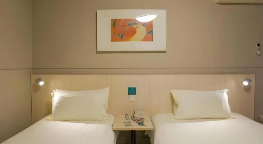 Bed in Jinjiang Inn Yueyang Railway Station