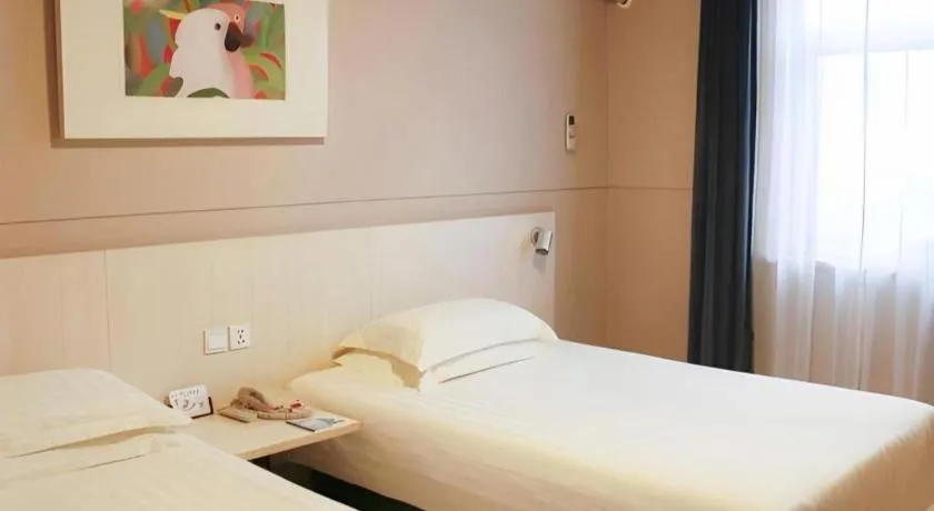 Bed in Jinjiang Inn Yueyang Railway Station