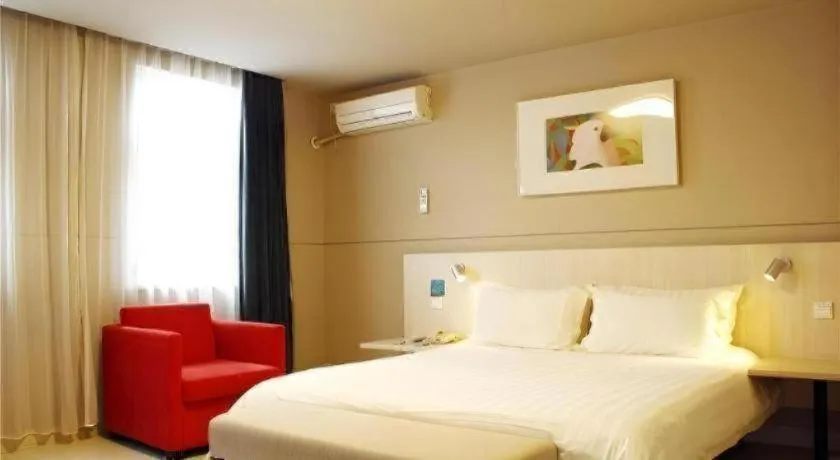 Bed in Jinjiang Inn Yueyang Railway Station