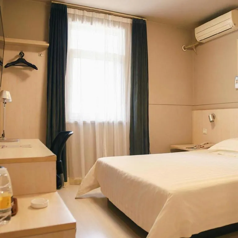 Bed in Jinjiang Inn Yueyang Railway Station