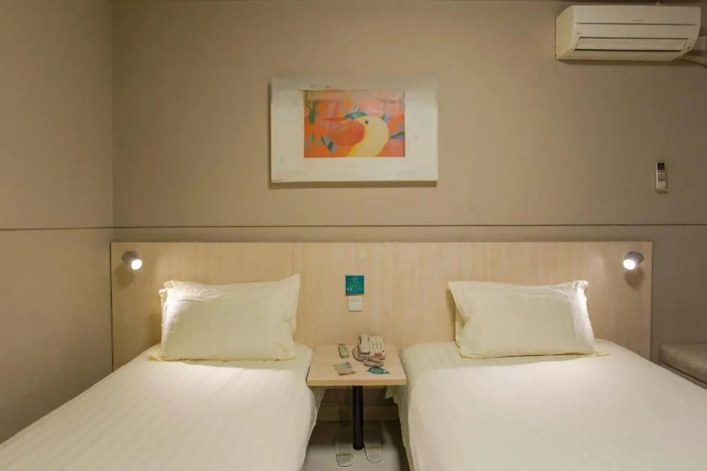 Bed in Jinjiang Inn Yueyang Railway Station