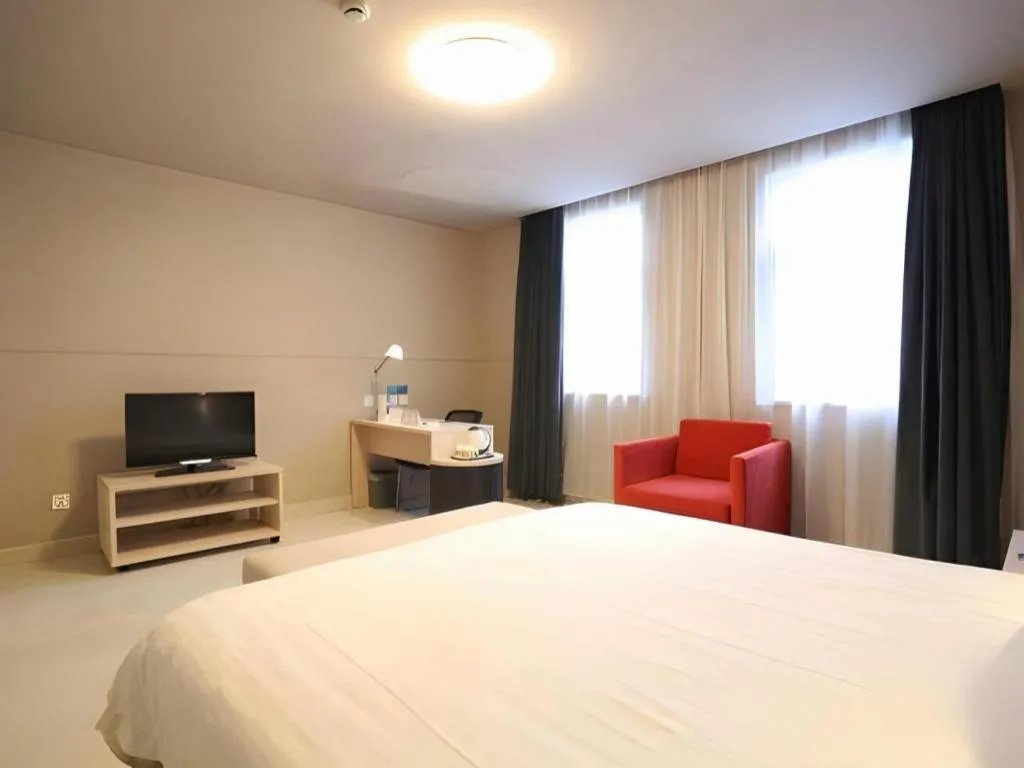 Bed in Jinjiang Inn Yueyang Railway Station