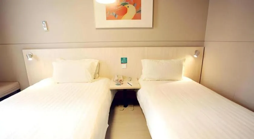 Bed in Jinjiang Inn Yueyang Railway Station