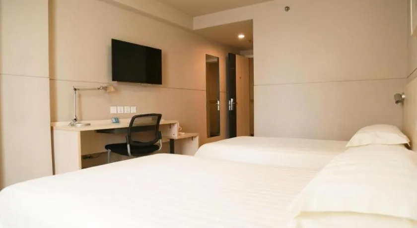 Bed in Jinjiang Inn Yueyang Railway Station