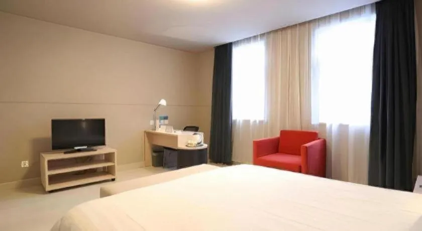 Bed in Jinjiang Inn Yueyang Railway Station