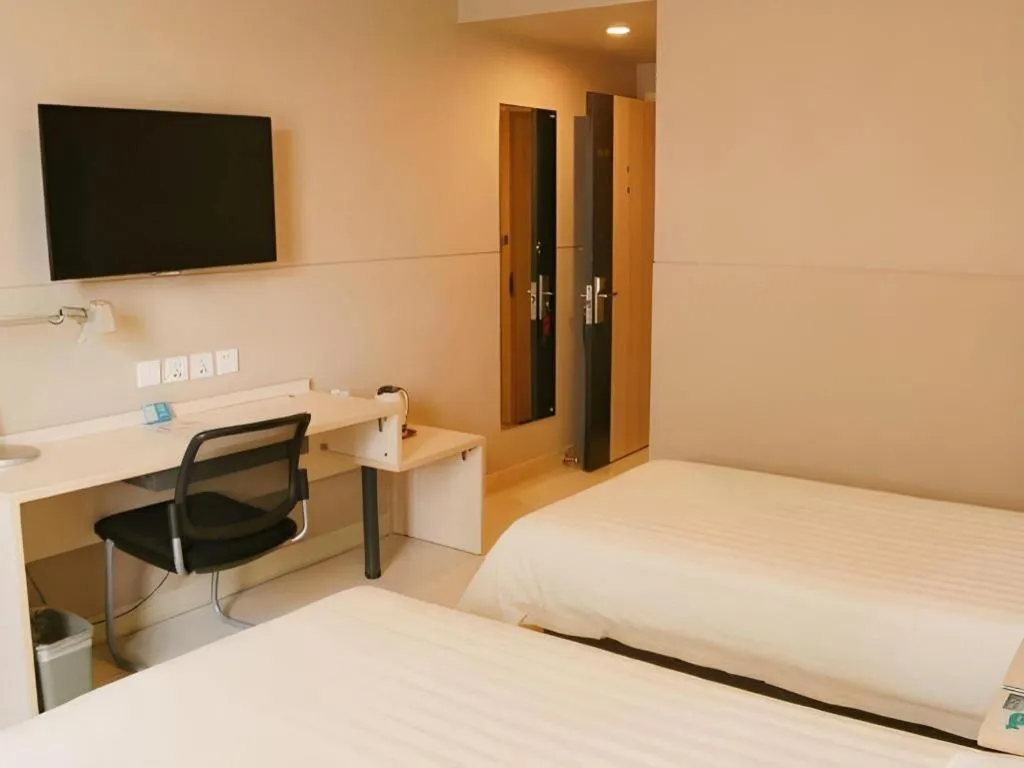 Bed in Jinjiang Inn Yueyang Railway Station