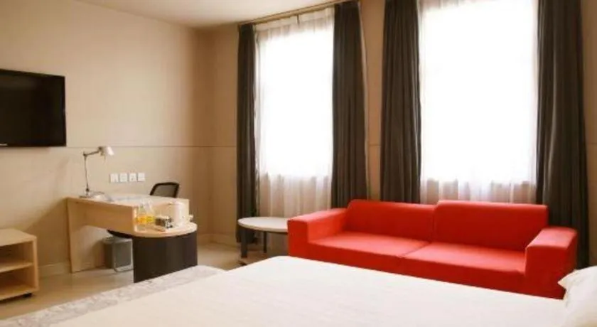 Bed in Jinjiang Inn Yueyang Railway Station