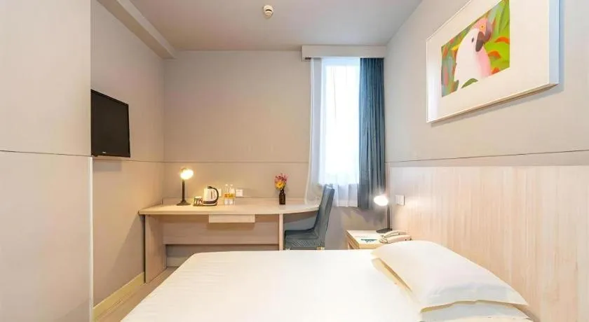 Bed in Jinjiang Inn Xi'an Dayan Tower Xiaozhai Metro Station