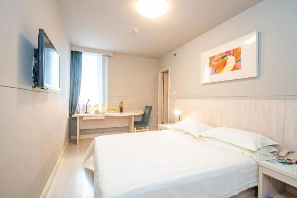 Bed in Jinjiang Inn Xi'an Dayan Tower Xiaozhai Metro Station