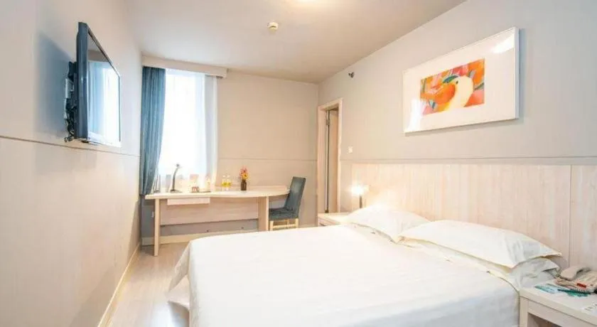 Bed in Jinjiang Inn Xi'an Dayan Tower Xiaozhai Metro Station