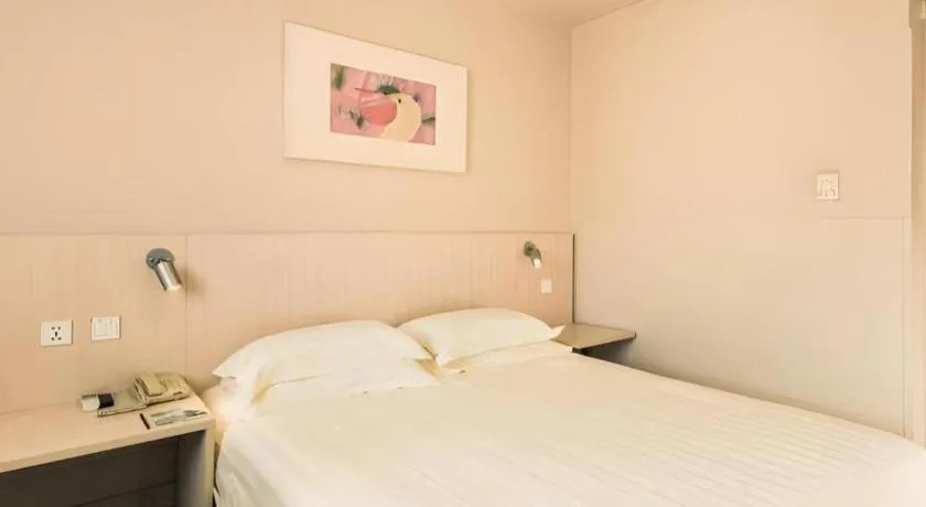 Bed in Jinjiang Inn Beijing Capital International Airport New Expo Metro Station