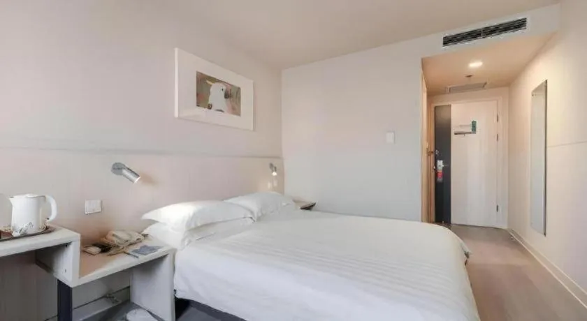 Bed in Jinjiang Inn Beijing Capital International Airport New Expo Metro Station